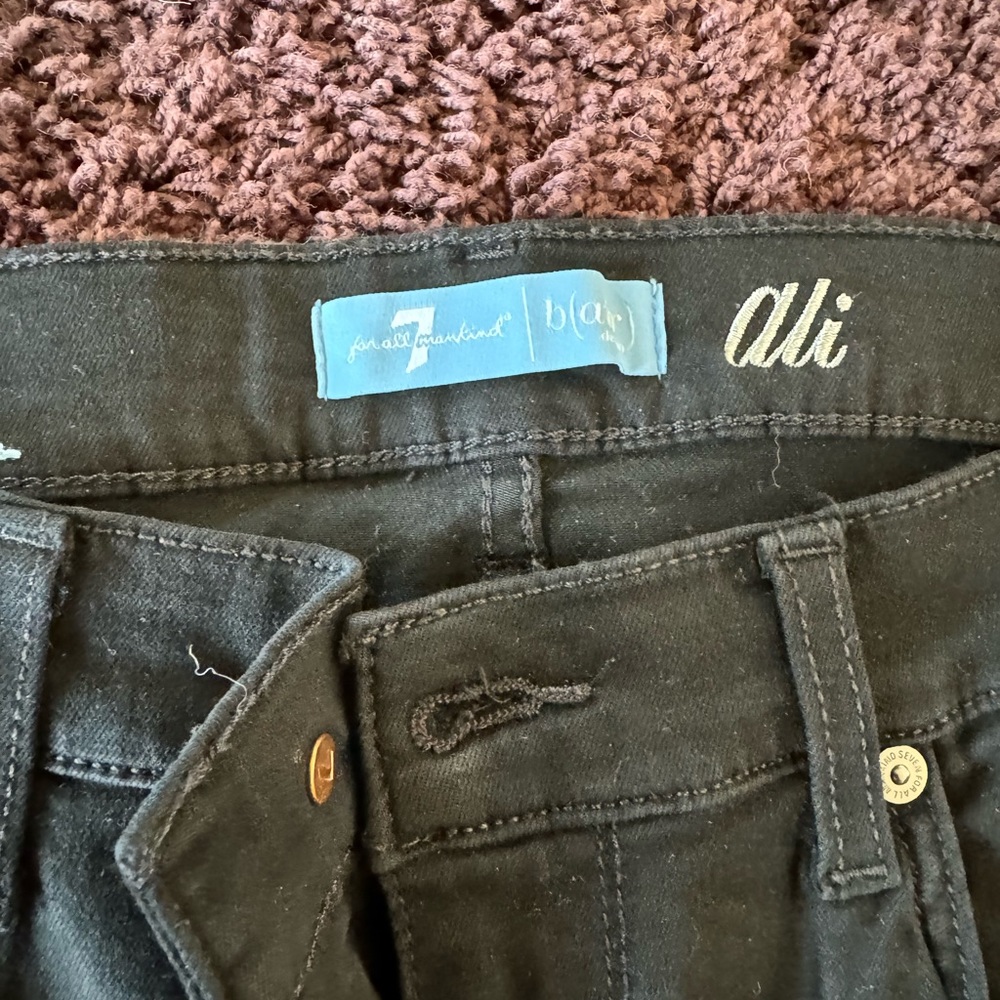 Never worn!  Size 31 tall HW Ali in Bair Black
7 For All Mankind :Bair Black.